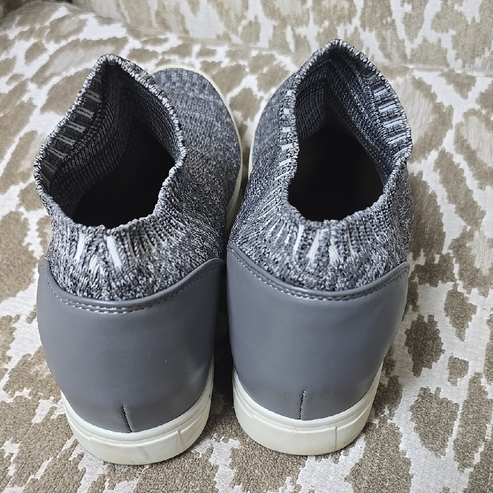 Brash Gray Knit Slip-On Sneakers with Textured Upper - Picture 2 of 13